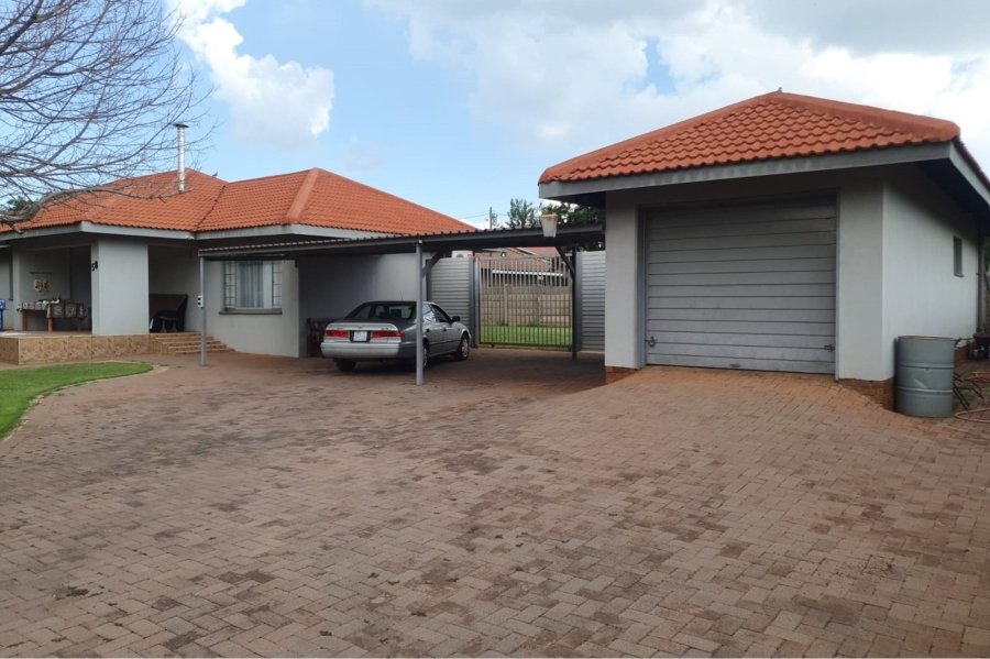 3 Bedroom Property for Sale in Vaalpark Free State